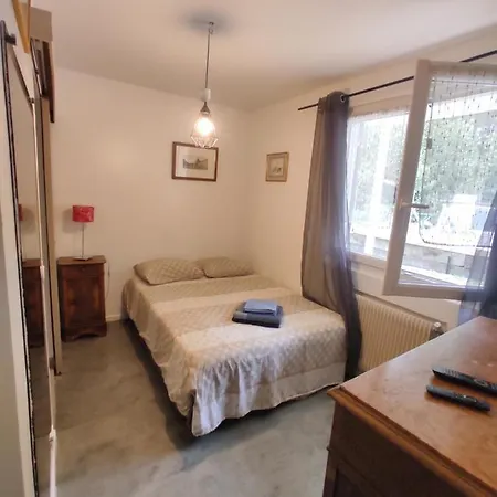 Little Italy Aeroport Tram Clim Piscine Guest house