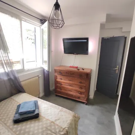 Guest house Little Italy Aeroport Tram Clim Piscine Merignac (Gironde)